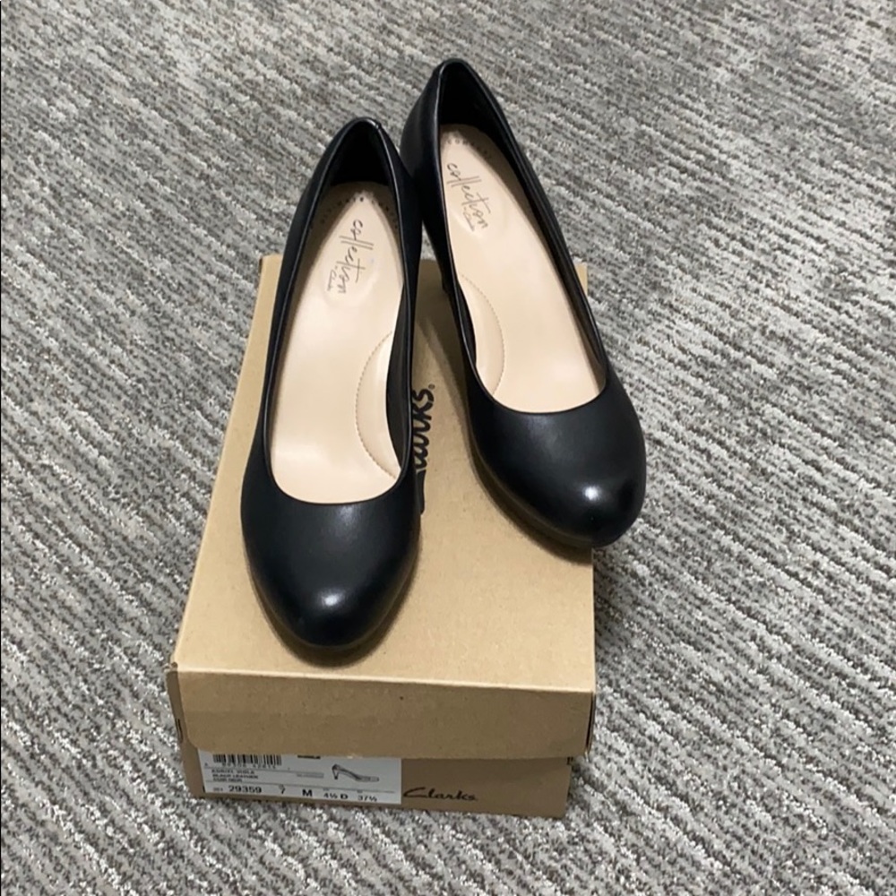 Clarks Adriel Viola Black Leather Pump